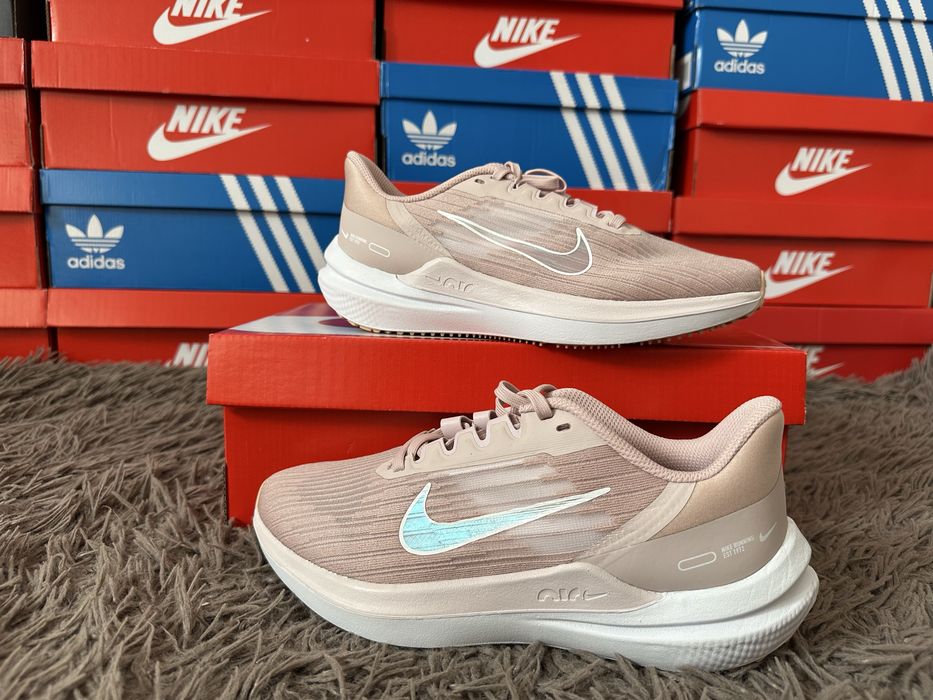 Жіночі кросівки Nike