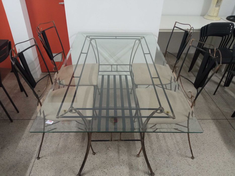 Mesa de jantar + 4 cadeiras