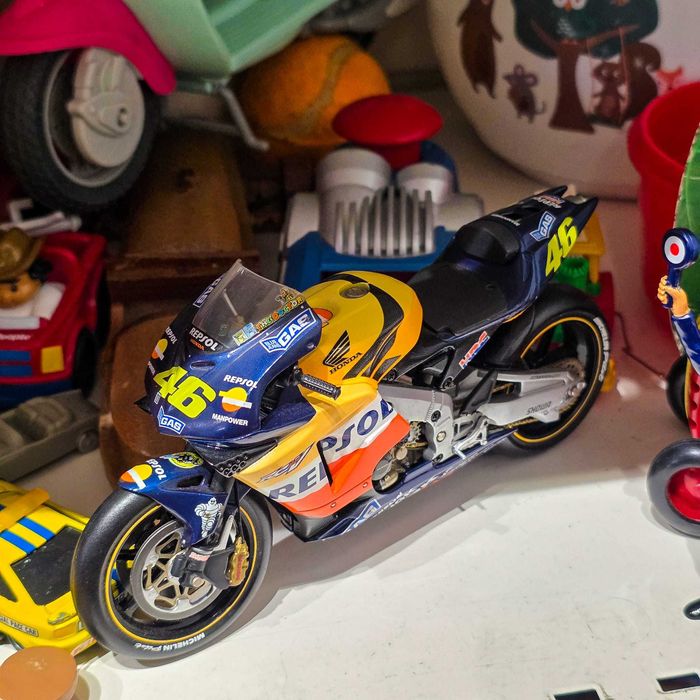 Miniatura Honda Repsol Nº46 Valentino Rossi – Modelo MotoGP – 17 cm