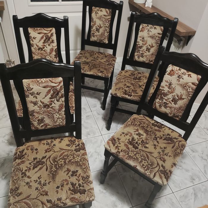 Krzesła z tapicerką