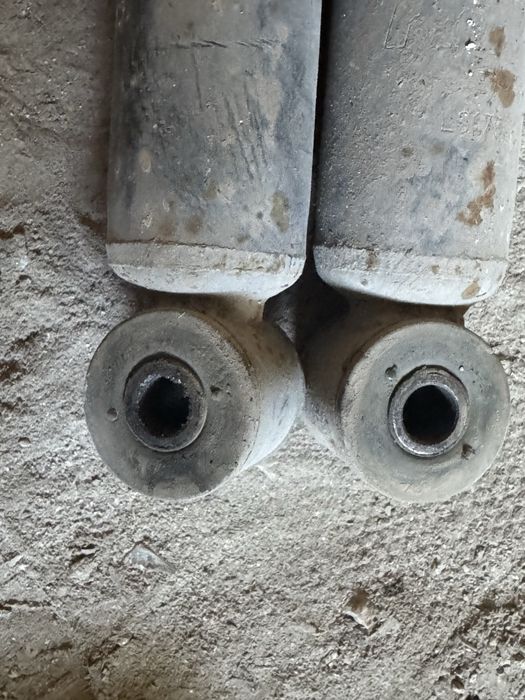 Задние  пружины двери , ford mondeo 3  запчасти