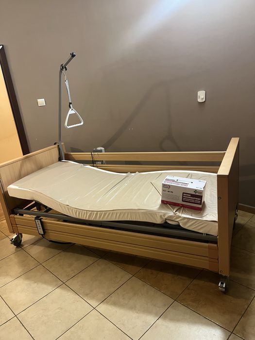 Elekrtyczne łóżko rehabilitacyjne + materac
