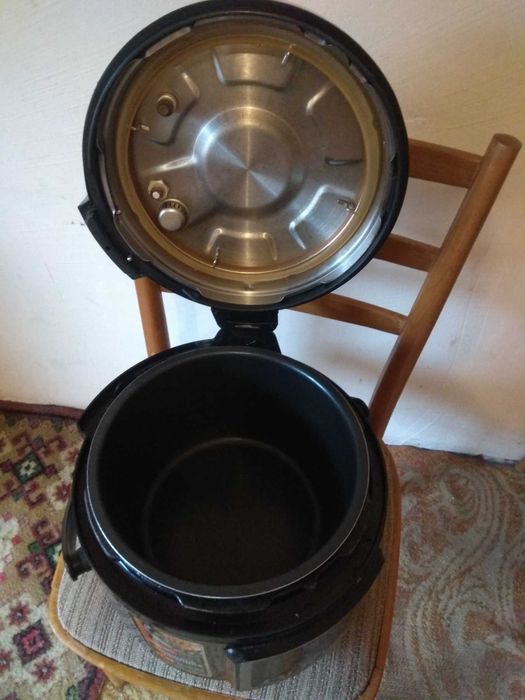 Мультиварка-скороварка REDMOND RMC-PM401