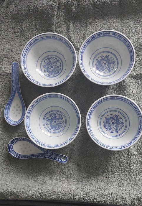 4 miseczki z chińskiej ryżowej porcelany