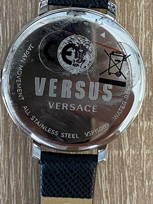 Zegarek damski na skórzanym pasku srebrny elegancki  Versus Versace