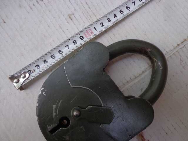 Замок навесной большой старый.