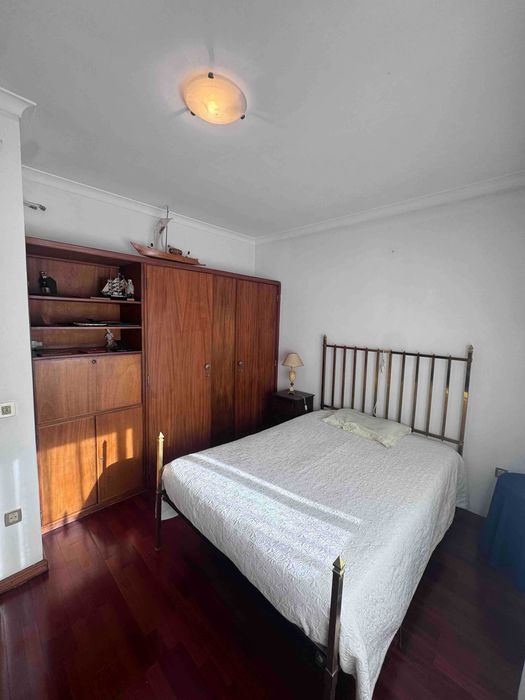 Quartos para Arrendar em Moradia — Custóias, Matosinhos