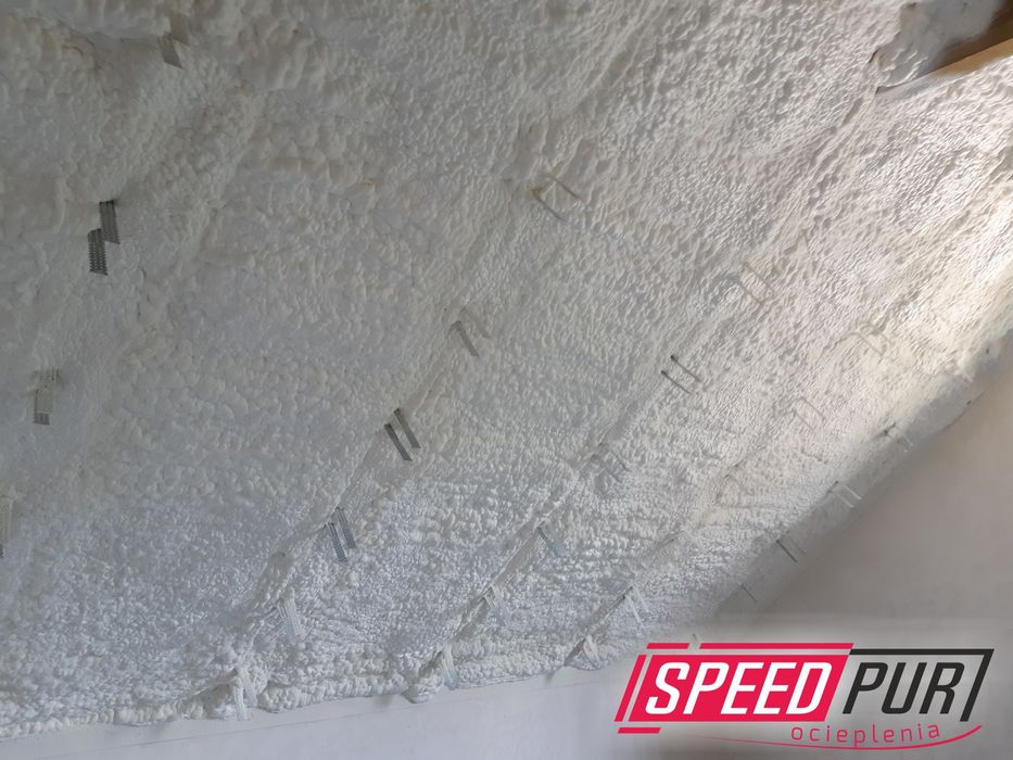 ocieplenia pianką izolacje natryskowe ocieplanie Docieplania Poddaszy