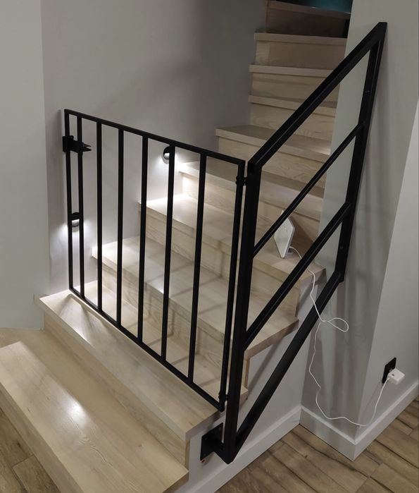 Barierka, bramka zabezpieczajaca schody