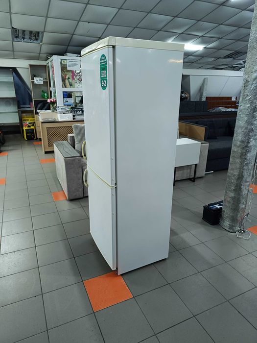 Двокамерий холодильник Snaige RF310