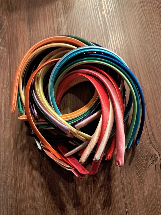 31 szt. nowych satynowych opasek na głowę