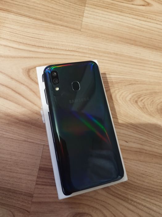 Samsung a40 4gb +64 pamięci