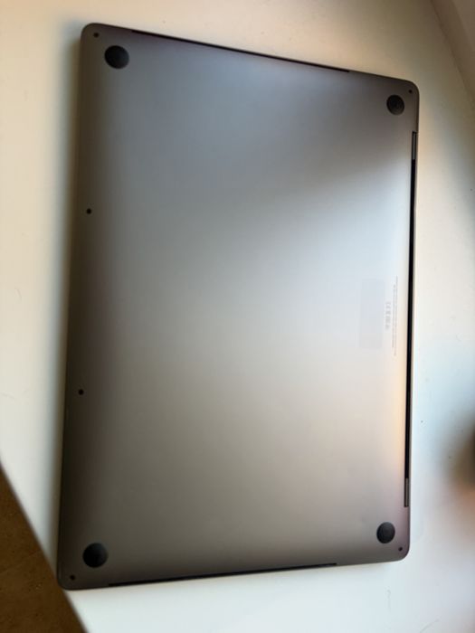 Macbook Pro 16” 2019 i7 16/512 touchbar
