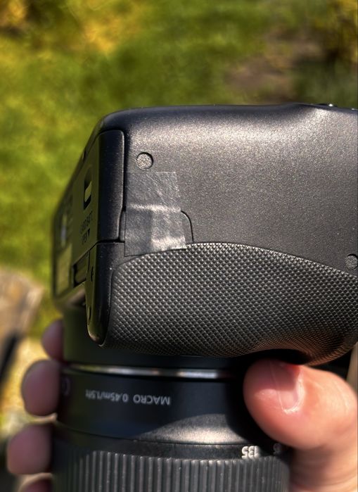 Canon 100D з обʼєктивом 18-135мм