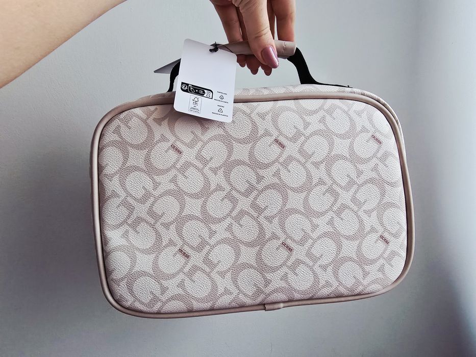 Kuferek/ Torebka do ręki  /lunch box marki GUESS