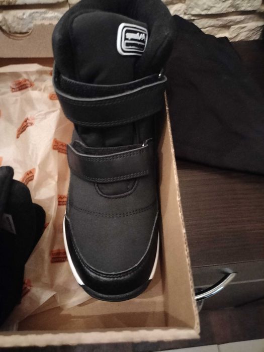 Sprzedam buciki zimowe nowe dla chlopca