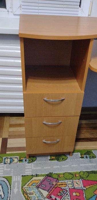 Стіл письмовий. Парта. Комп'ютерний стіл