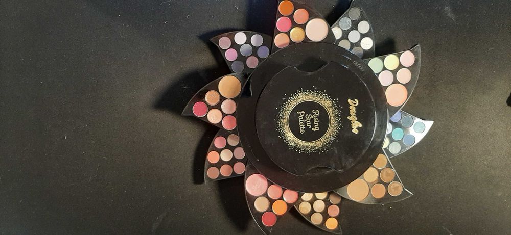 Paleta do makijażu Douglas Rising Star Palette