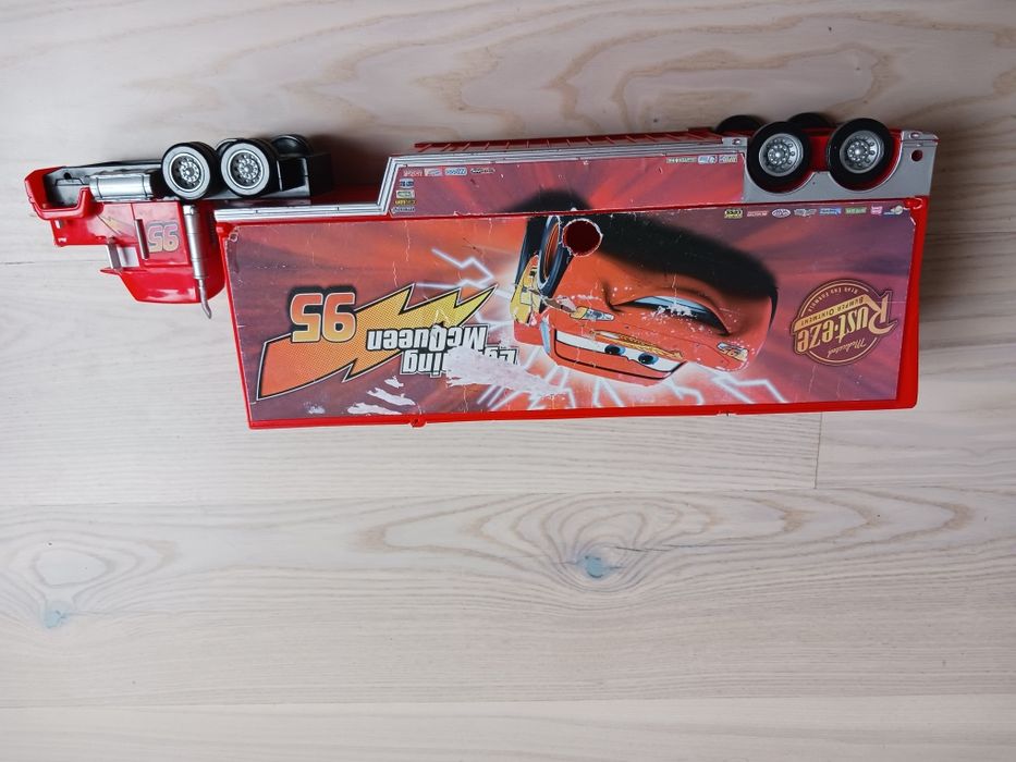 Samochód Maniek Transporter z bajki auta