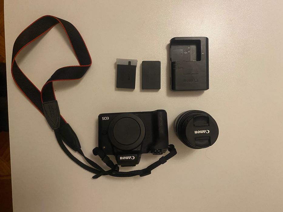 Canon EOS M50 com lente