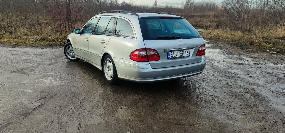 Mercedes-Benz W211