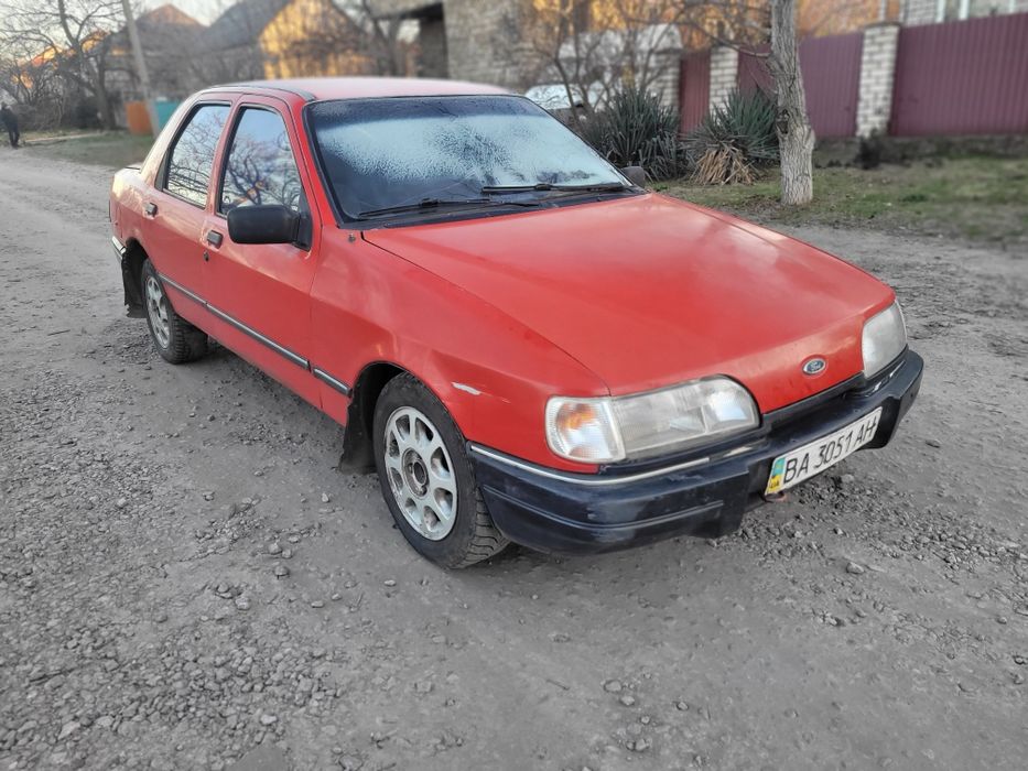 Ford Sierra  газ бензин 1.8 . Чудовий стан