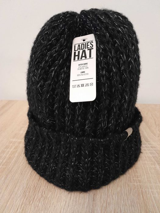 Nowa damska czapka zimowa z dzianiny Fancy Style_01 Lurex ( czarna)