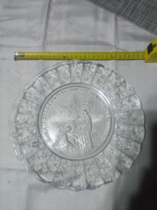 Talerz deserowy z motywem religijnym