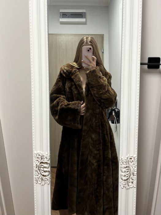 Elegancka długa szuba z naturalnego futra