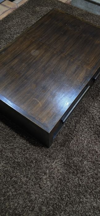 Mesa de sala de estar em madeira maciça