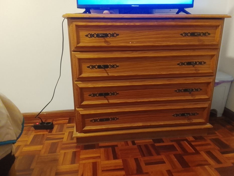 Vendo cómoda de 4 e 3 gavetas negociable