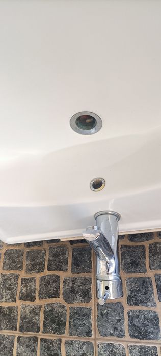 Lavatório aquatis com torneira