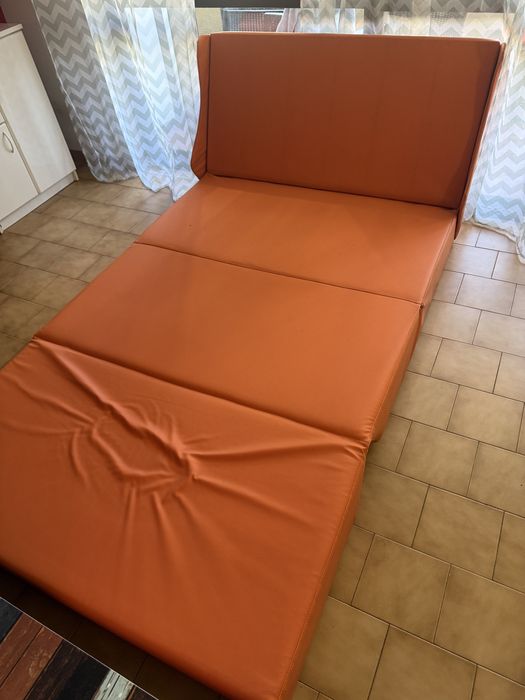 Sofá-cama laranja