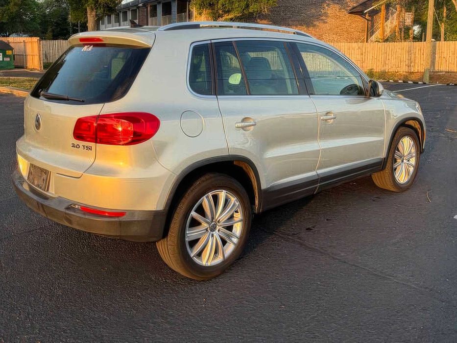 Volkswagen Tiguan R-Line      2015