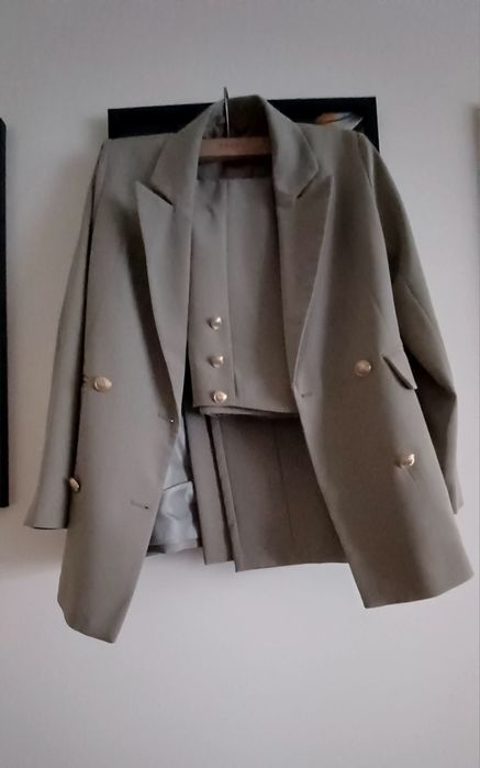 Piękny garnitur damski