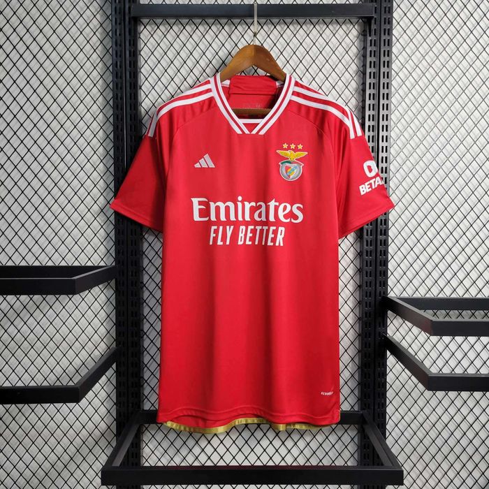 Roupa esportiva de varios clubes