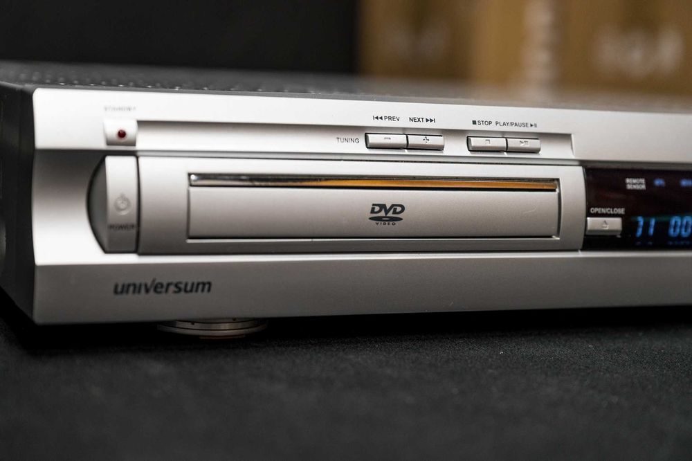Odtwarzacz DVD wzmacniacz i tuner UNIVERSUM DVD-DR 3015