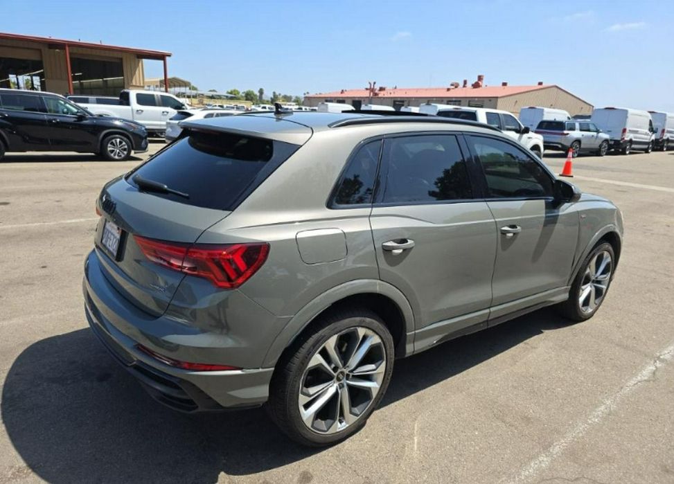 Audi Q3 PREMIUM PLUS / S-Line / Quattro