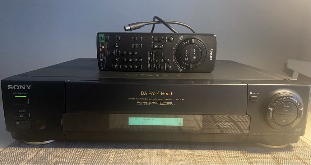 Відеомагнітофон Sony SLV-E450EE + оригінальний пульт