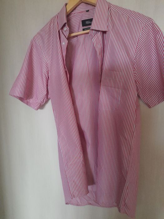 Camisa nova . Época de verão.