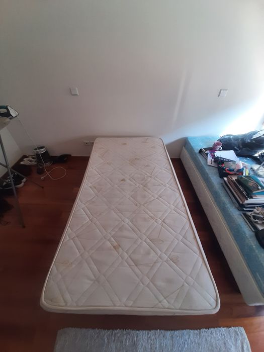 Cama de Solteiro com colchão Pikolin