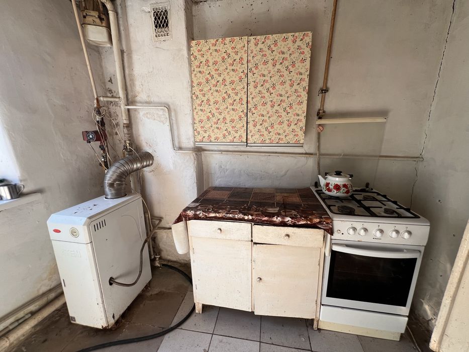 Продам будинок + 6 сот. землі  в м. Шепетівка