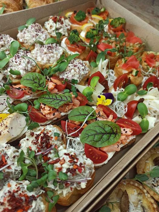 Доставка їжі та кейтеринг Київ | Банкет весілля корпоратив кава брейк