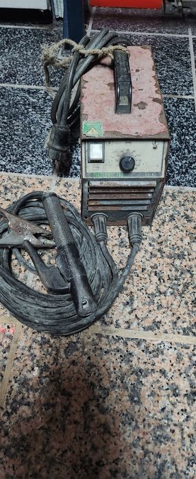 Máquina de soldar tektronic 162 A  220v  . Soldar bem ,lectrodo e tig