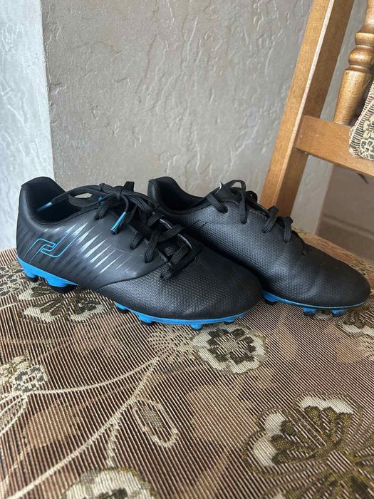 Сороконіжки , бутси , футзалки