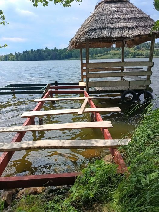 Pole namiotowe, kampingowe, kamperowe nad jeziorem