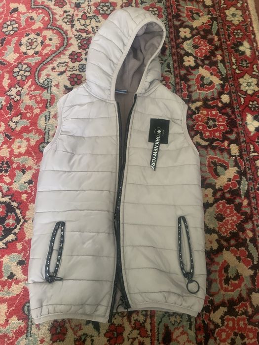 Продам жилетку в хорошому стані