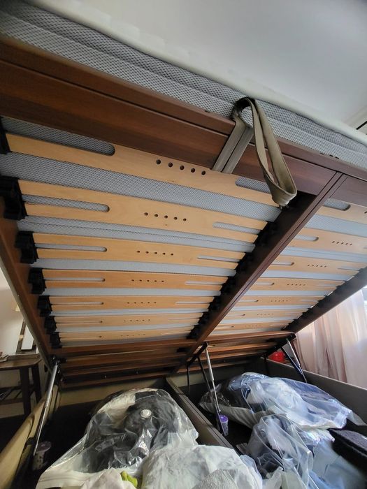 Cama com arrumação e excelente estado de conservação.