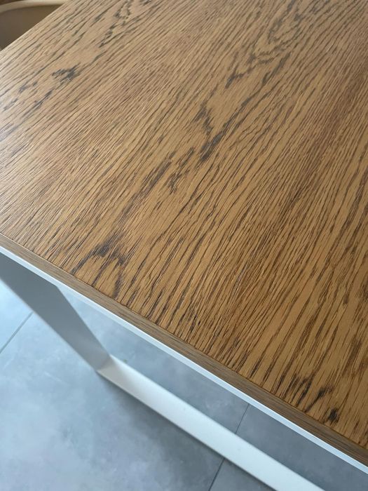 Stół do jadalni fornirowany