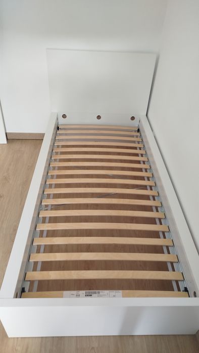 Cama IKEA com estrado